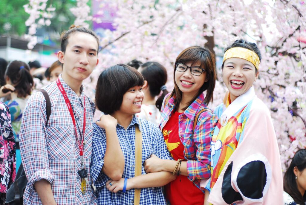 ベトナム人あるある・考え方・価値観を解説【日本人との違い】：笑顔のベトナム人たち