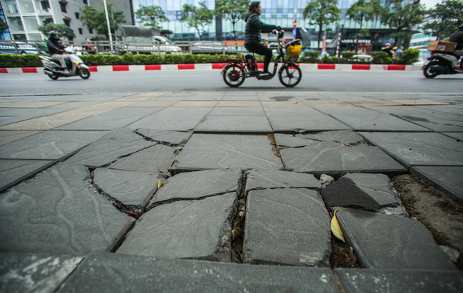 ベトナムでの日常生活で驚くこと10選【駐在員・渡航者必見！】：歩道の整備が進んでいない