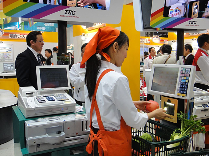 特定技能2号の対象職種が追加：ベトナム人材市場に与えるインパクト：スーパーで働く外国人アルバイト