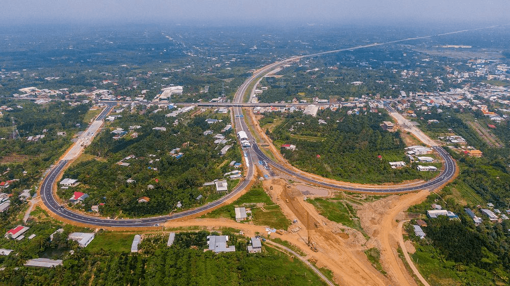 ベトナム建設市場の最新動向と将来予測：「ベトナム国家重要プロジェクト」であるTrung Luong – My Thuan高速道路（ベトナム南部）の2021年の様子
