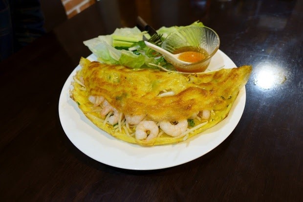 東京の本格的＆オシャレなベトナム料理７店：ベトナム人選定：エビと豚のバインセオ