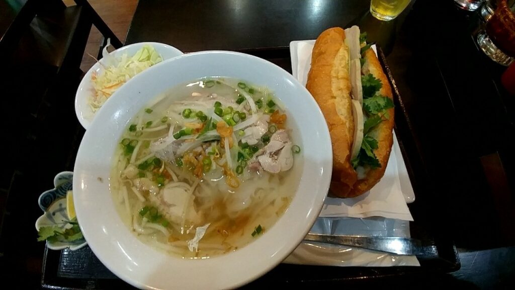 東京の本格的＆オシャレなベトナム料理７店：ベトナム人選定：バインミーのセット